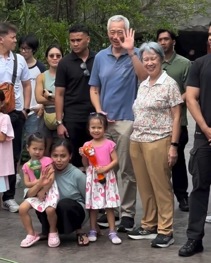 Singapore Busker Stuns Crowd With Ex-PM Lee in Audience - Image 3