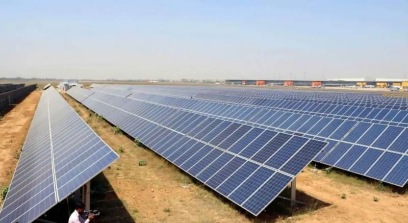 India's Renewable Energy Hits Record 48.6 GW in 2025
