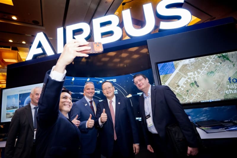 Singapore Launches Space Agency to Lead $1.8T Economy - Image 4