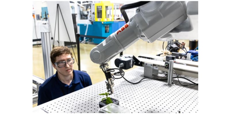 Robots Now Growing Plants 100x Faster at Oak Ridge Lab