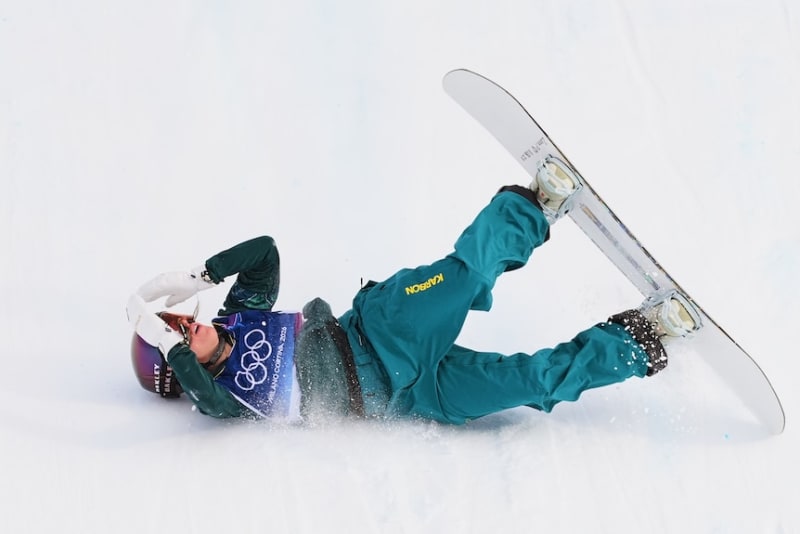 Teen Snowboarder Gets Back Up After Heavy Fall, Eyes Gold - Image 3