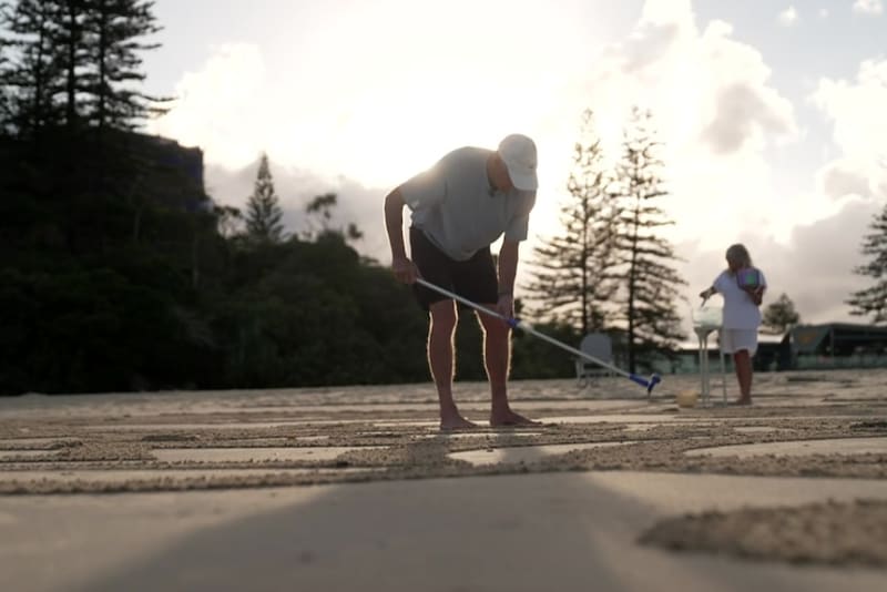 74-Year-Old Creates Daily Beach Art That Tide Washes Away - Image 3