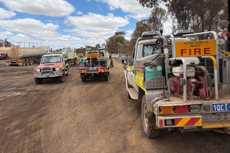 Australian Volunteers Save 30 Homes From Lightning Fire - Image 4