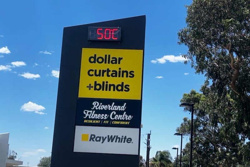 Australian Community Rallies During Record 49.6C Heatwave - Image 4