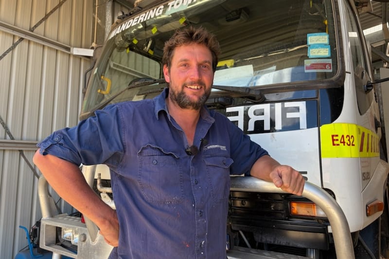 Australian Volunteers Save 30 Homes From Lightning Fire - Image 5