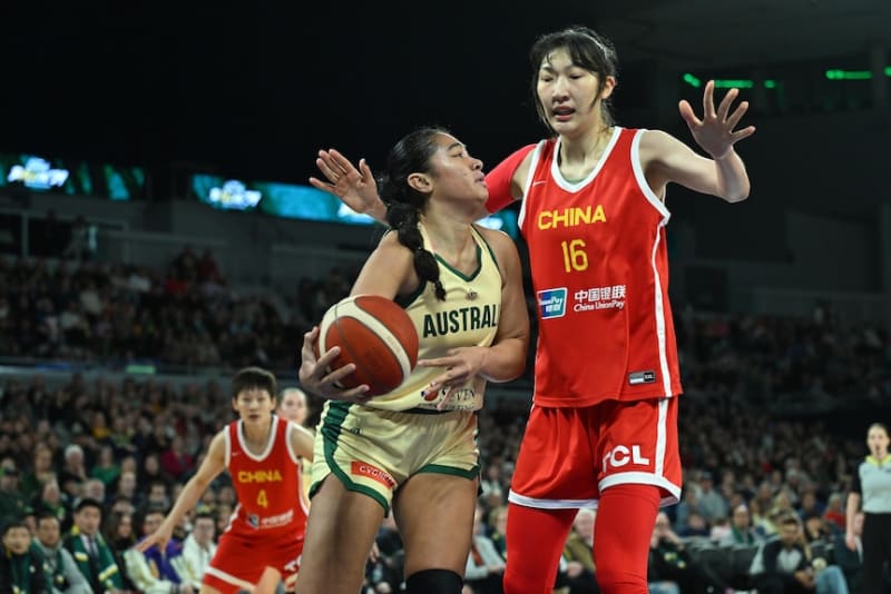 6'11" Chinese Star Doubles Perth Basketball Attendance - Image 4