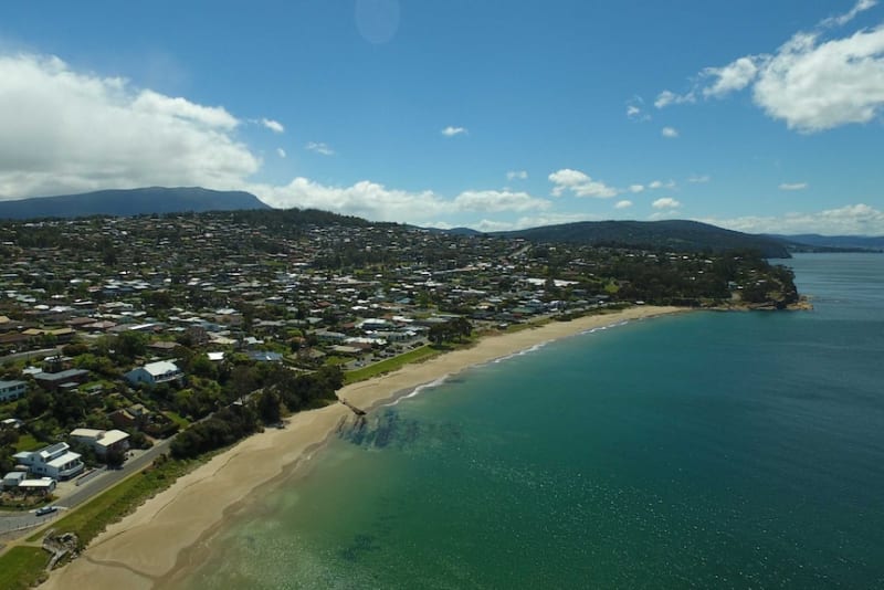 Four Teens Rescue Swimmers Caught in Tasmania Rip Current - Image 3