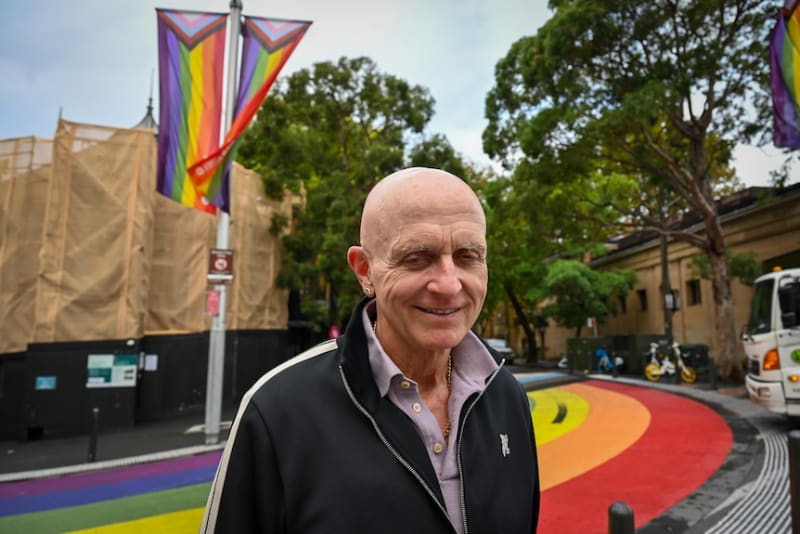 Blind Man and Guide Dog Pretzel March in Sydney Mardi Gras - Image 4