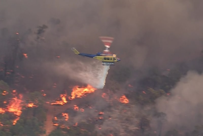 Perth Firefighters Save 100+ Homes From Hills Bushfire - Image 4