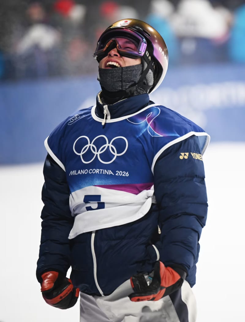 Japan Sweeps Gold at Milan Cortina Winter Olympics Day One - Image 4