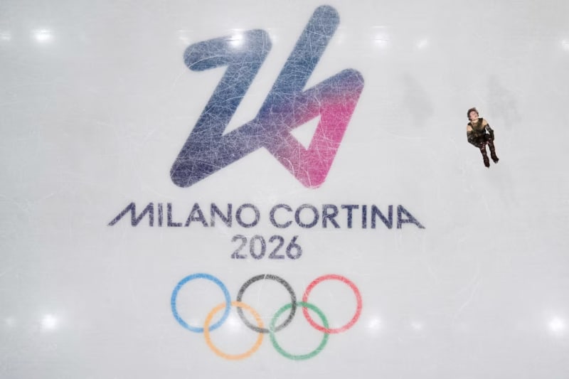 Japan Sweeps Gold at Milan Cortina Winter Olympics Day One - Image 3