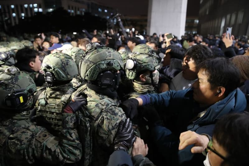 South Koreans Rally in Hours to Defend Democracy - Image 4