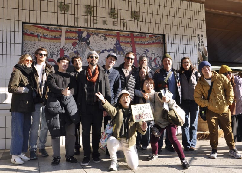 Sumo Wrestling Draws Thousands of Foreign Fans to Japan
