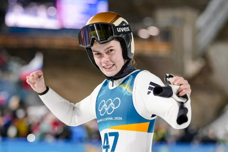 Norway's Stroem Wins 2nd Gold in Historic Ski Jump Debut - Image 2