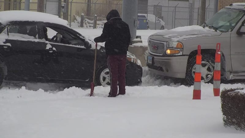 ** Good Samaritan helping pull stranded vehicle from snow during St. Louis winter storm
