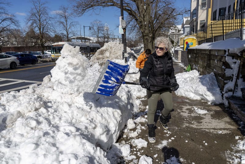 Boston Volunteers Shovel Crosswalks After 20-Inch Blizzard - Image 4