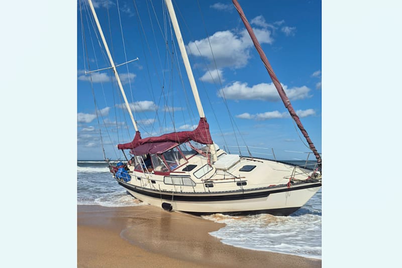 Firefighters Rescue Family of 3 From Stranded Sailboat - Image 2