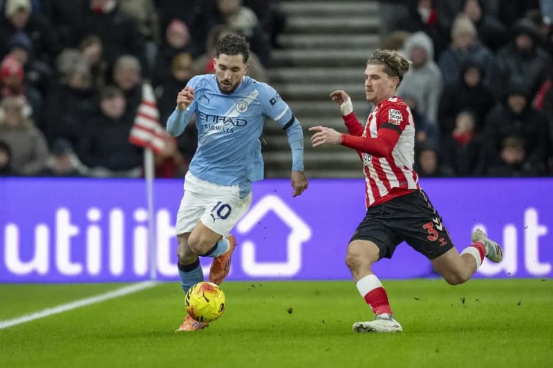 Manchester City's Gvardiol Shines in Tense Sunderland Stalemate