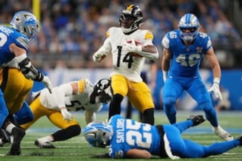 Steelers Teammates Surprise Kenneth Gainwell with Unexpected MVP Honor