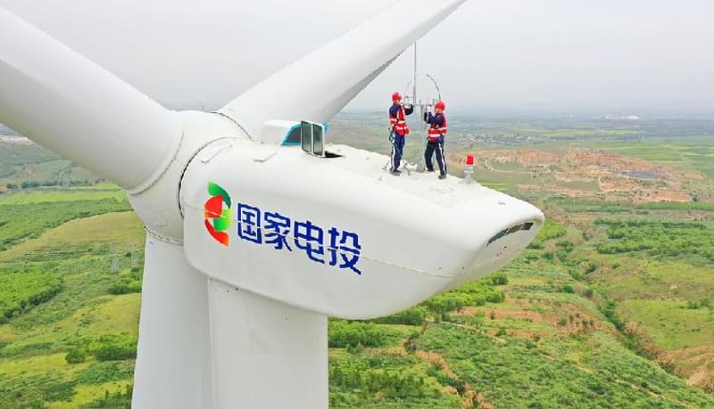 China's Wind Power Techs Work 90 Meters High for Clean Energy