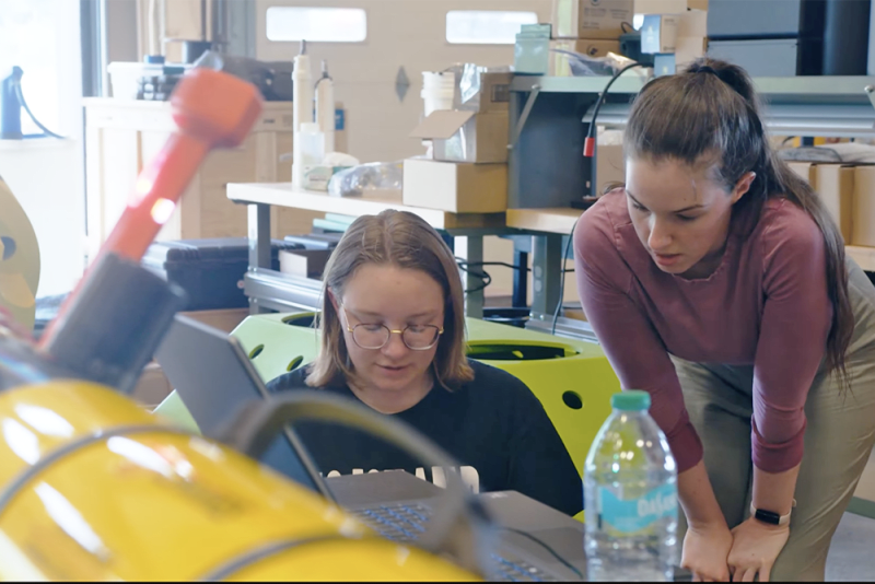 College Intern Helps Robots Navigate Ocean Depths at MIT