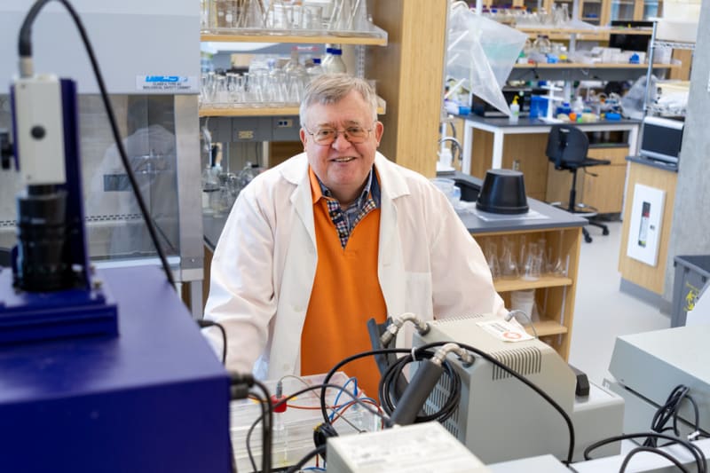 Professor Who Failed Genetics Wins Top Teaching Award