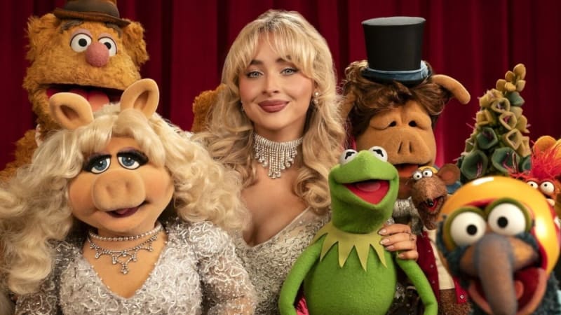 Kermit the Frog, Miss Piggy, and Sabrina Carpenter perform together on The Muppet Show theater stage