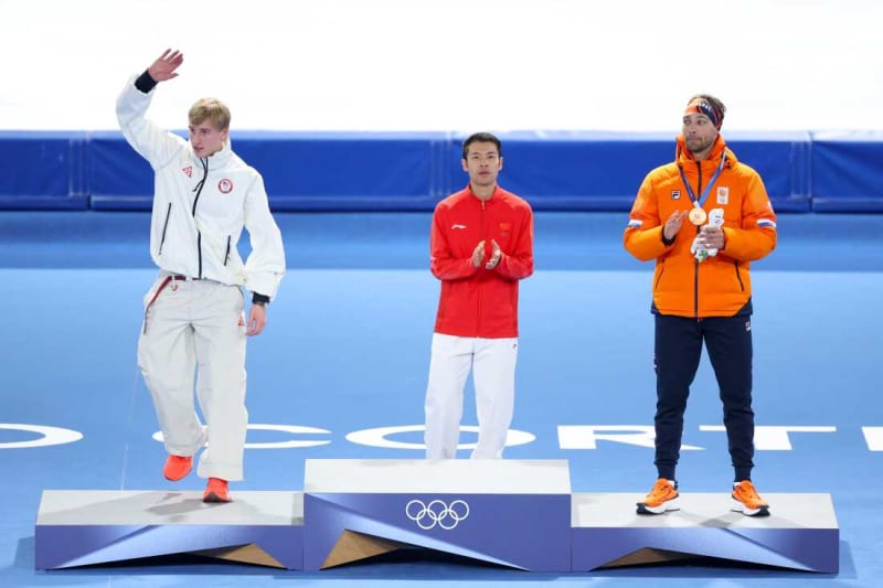 Jordan Stolz Wins 3rd Olympic Medal at Age 21 - Image 5