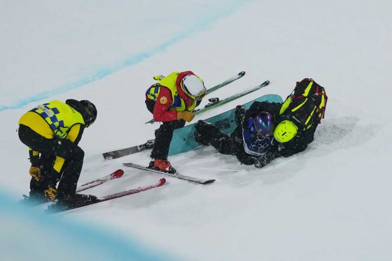 17-Year-Old Protégé Beats Mentor Chloe Kim for Olympic Gold - Image 4