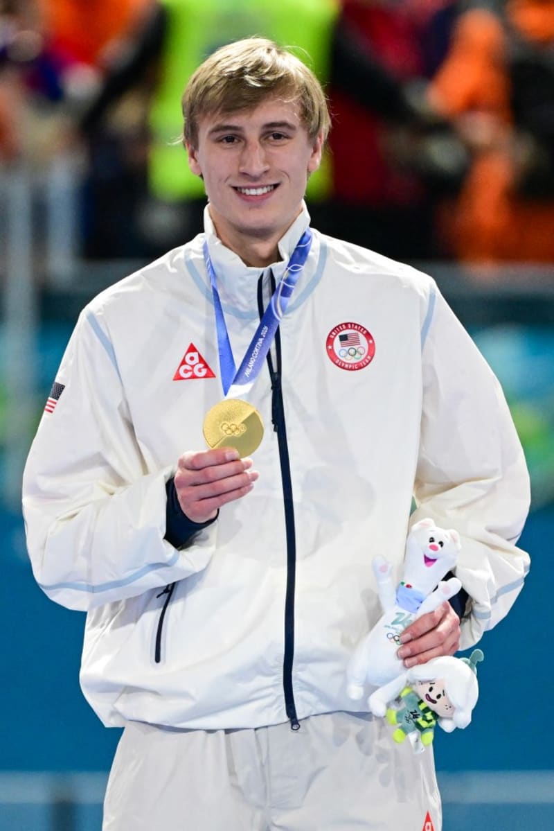 Jordan Stolz, 21, Breaks 23-Year Olympic Speed Skating Record - Image 4