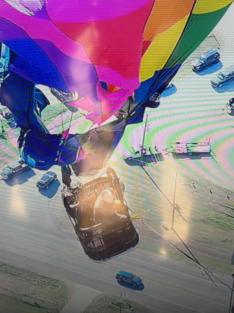 Texas Firefighters Save 2 From Balloon Stuck on Tower - Image 4