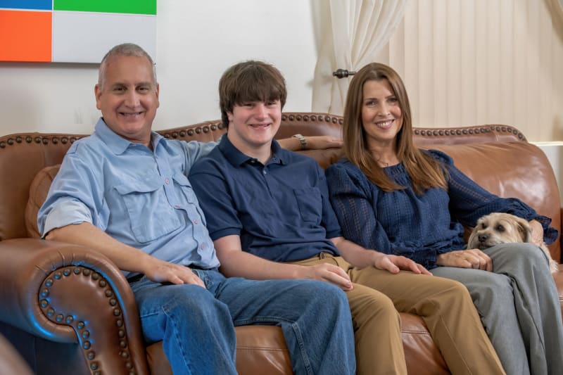 ** Tia Díaz-Balart, breast cancer survivor and health advocate, smiling at camera