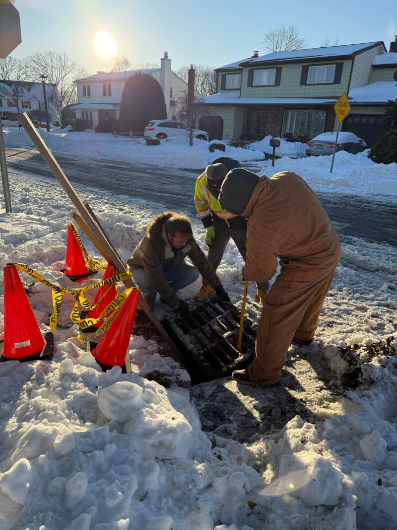 Long Island Neighbors Unite to Save Cat From Storm Drain - Image 3