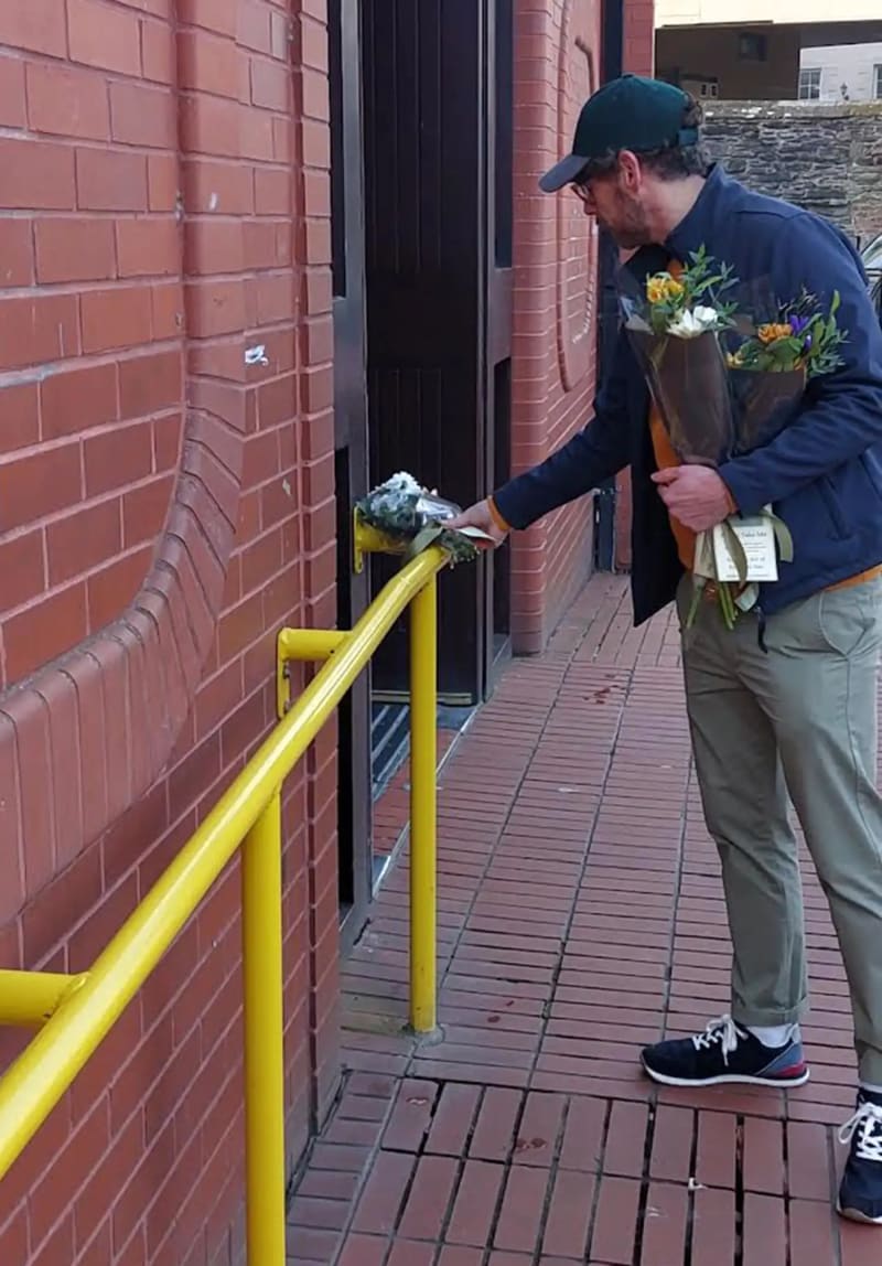 Florist Hides Bouquets Across Irish City for Strangers - Image 3