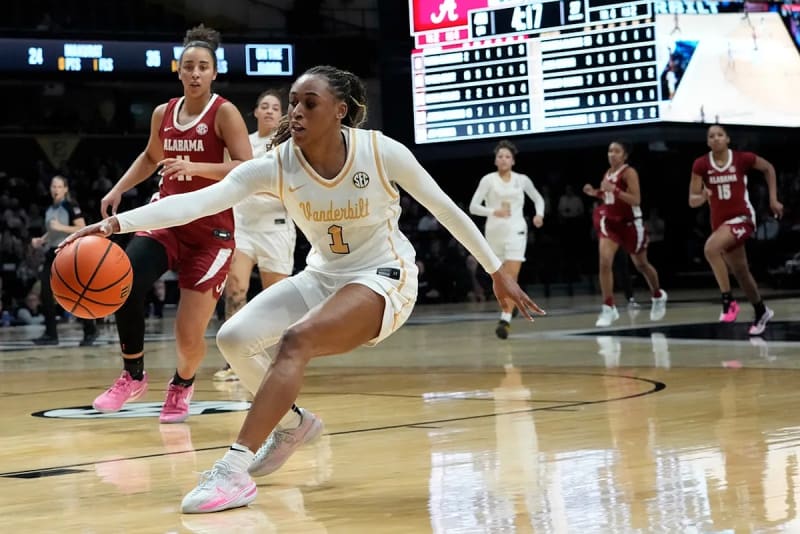 Vanderbilt guard Mikayla Blakes shooting basketball during game against Alabama at Memorial Gymnasium