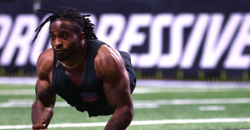 Wrestler Born Without Legs Takes On Top UFC Fighter