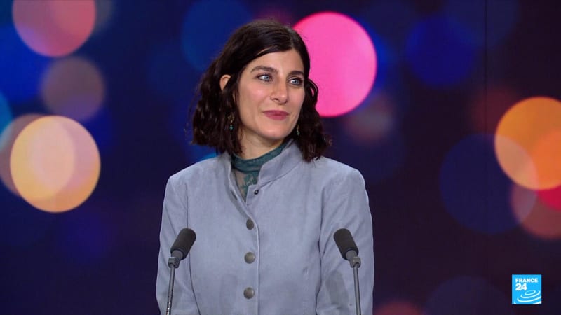 Exiled Actress Revives Banned Poet's Voice in Paris