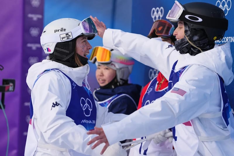 Elizabeth Lemley skiing through moguls course at 2026 Winter Olympics in Milan Cortina