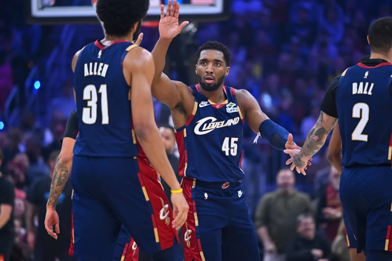 Donovan Mitchell Leads Cavs to Thrilling Victory Over Nuggets in Nail-Biting Showdown