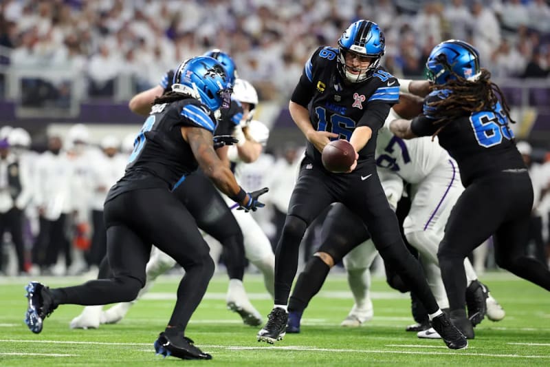 Bears Battle Lions in High-Stakes Week 18 Playoff Push