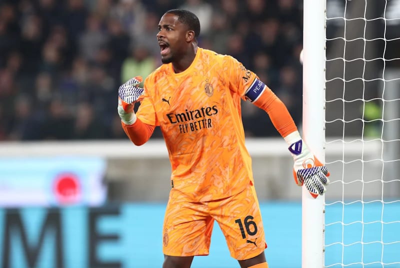 Milan's €5.5M Lifeline: Star Goalkeeper's Contract Battle Heats Up