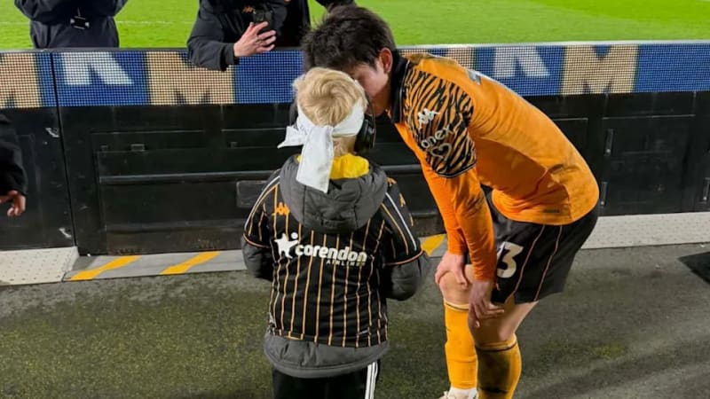 Hull City Player Comforts 6-Year-Old After Bullying - Image 4