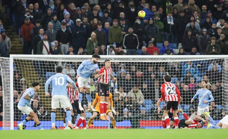 Sunderland's Defensive Masterclass Stuns Manchester City in Premier League Thriller