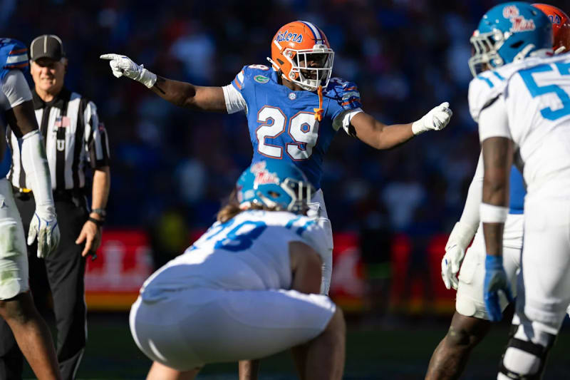 Florida Linebacker Jaden Robinson Commits to Gators' Future, Anchors Defense for 2026