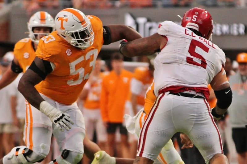 Tennessee Football Star Lance Heard Enters Transfer Portal, Seeks New Gridiron Challenge