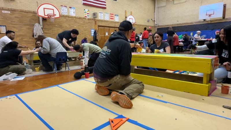 250 Volunteers Beautify Milwaukee School in -10° Cold - Image 2