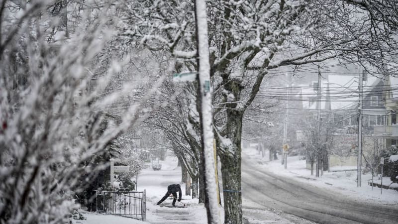 250 Volunteers Beautify Milwaukee School in -10° Cold - Image 3