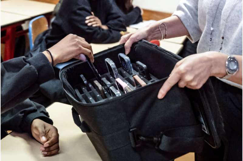 Sweden Bans Phones in Schools to Help Kids Focus Better - Image 2