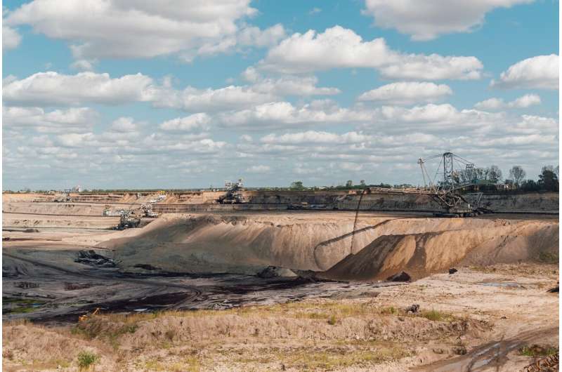 South Africa Turns Coal Mines Into Solar Farms and Food Hubs - Image 3