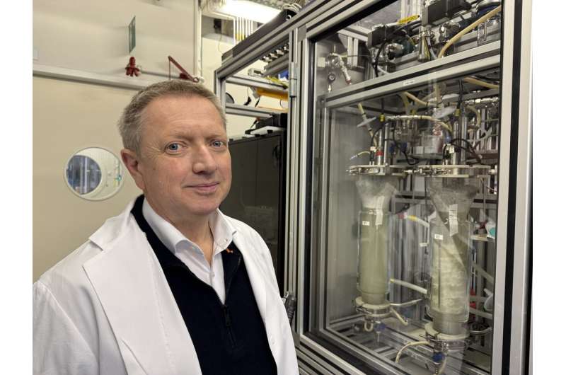 Scientists Turn Factory Smoke Into Plastic Building Blocks - Image 3